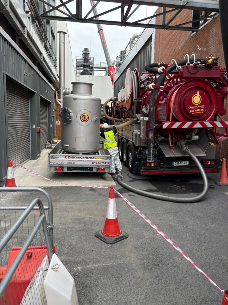 Tank Cleaning. Trailer-Mounted Multi-Phase Wet Scrubber.